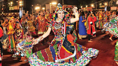 ✨ नवरात्रि स्पेशल आउटफिट्स 2025-गरबा और डांडिया नाइट्स के लिए फैशन गाइड