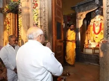 मुख्यमंत्री ने दी नववर्ष की शुभकामनाएं: मुख्यमंत्री भूपेन्द्र पटेल ने गांधीनगर के पंचदेव मंदिर में दर्शन पूजन और आरती कर नये साल की शुरुआत की.
